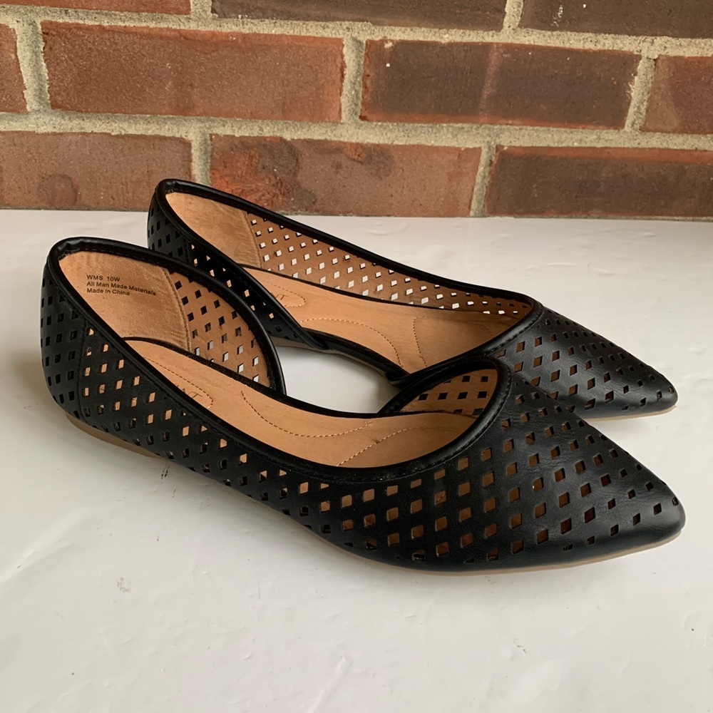 Like new Lane Bryant black cut out flats
